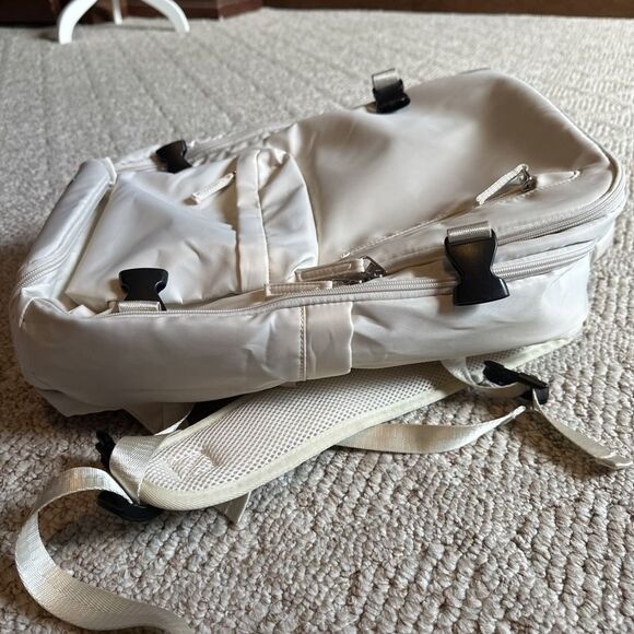 Large Travel Padded Laptop Backpack Case , Charging Port NWOT - Cream‎ - Picture 2 of 7